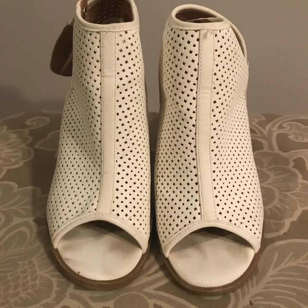 White peep toe heel 7.5